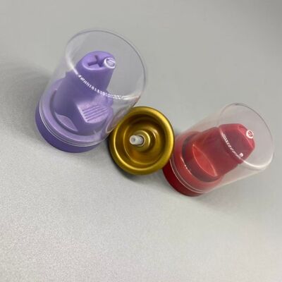 วาล์วอัลลูมิเนียมที่พลิกกลับสําหรับสับผมที่มีการกระจาย 360 องศาและความเหมาะสมกับกระเป๋าบนวาล์ว